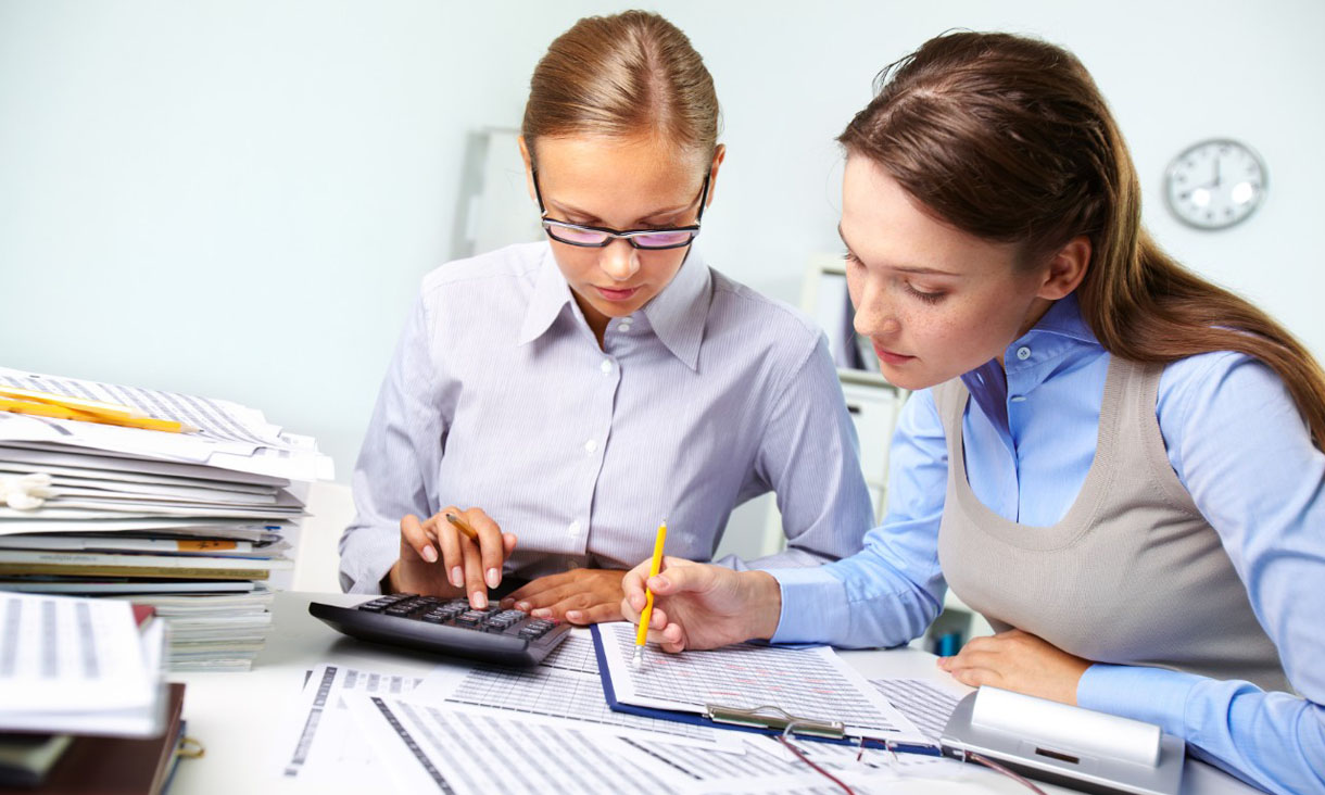 Two female accounting students work together